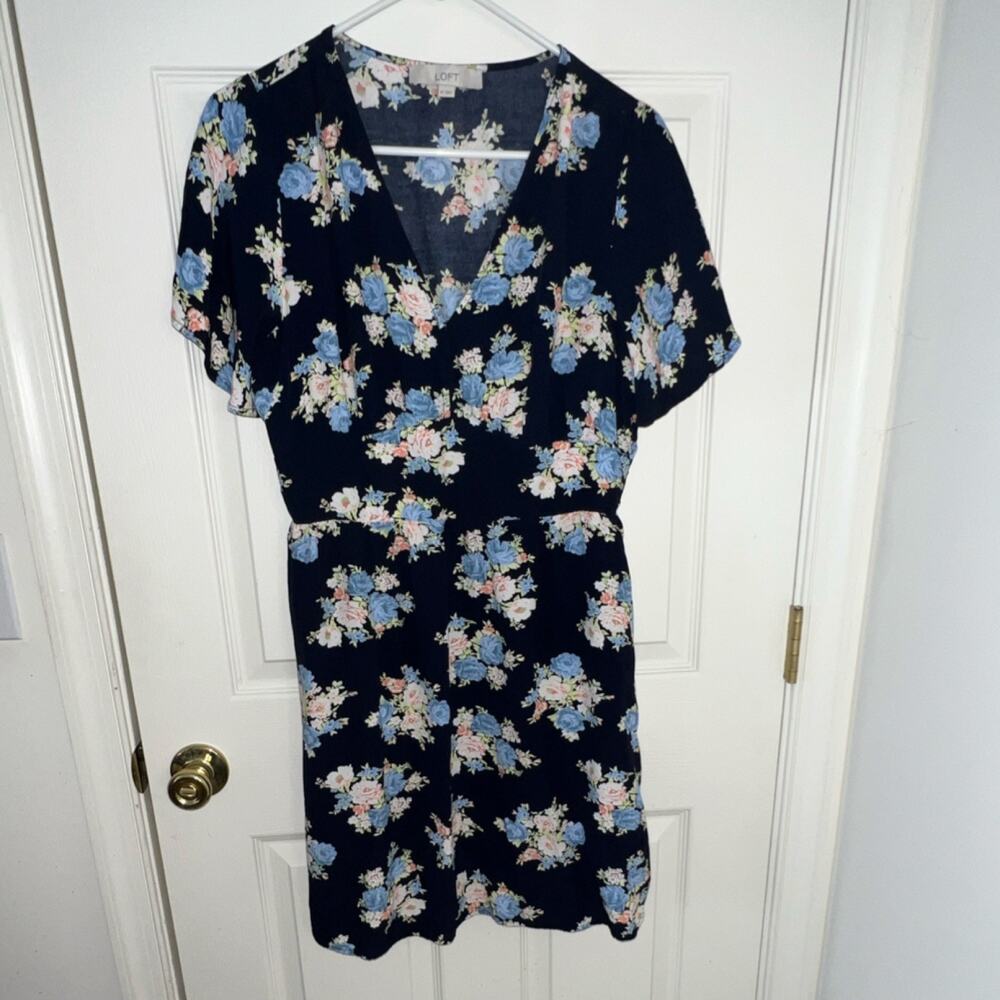 LOFT Navy Floral Smocked A-Line Knee Dress V-Neck Short Flutter Sleeve 10. C-13